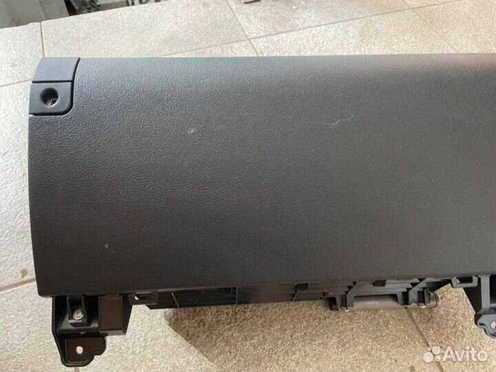 Бардачок Toyota Land Cruiser 200 4.7 2UZ-FE 2008