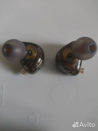 Проводные наушники