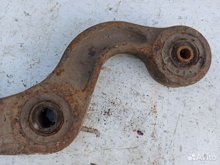 Рычаг передний Мерседес