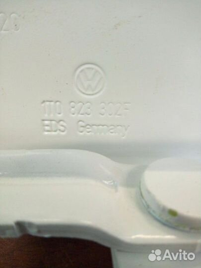 Петля капота передняя правая Volkswagen Touran