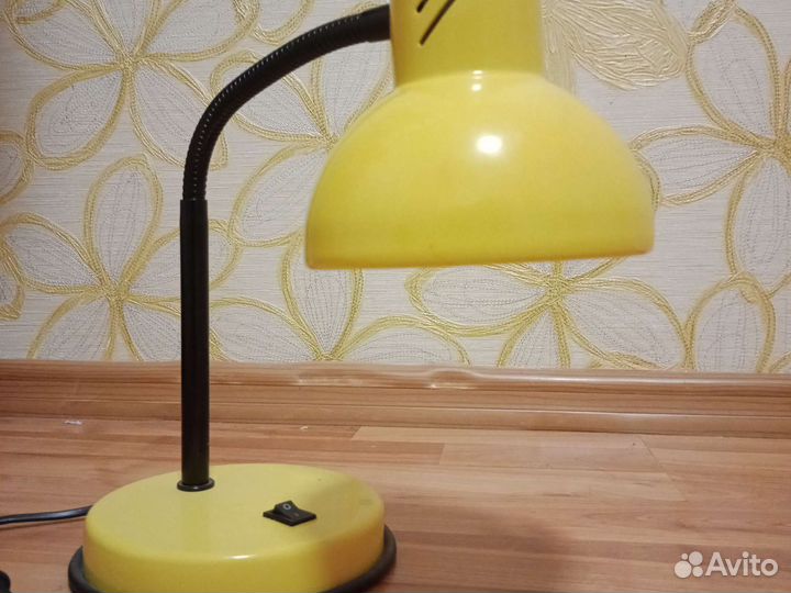 Лампа настольная