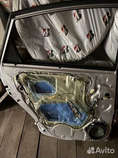 Дверь левая задеяя prius