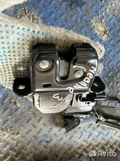 Замок крышки багажника кнопка Renault Megane 3