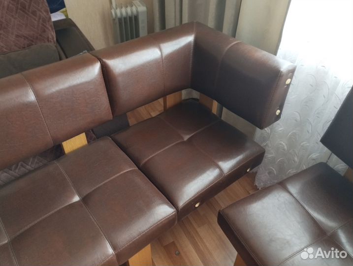 Угловой диван для кухни