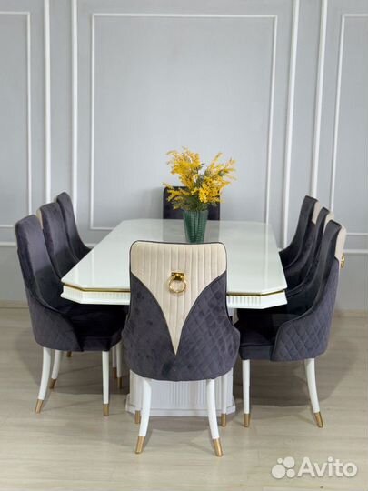 Стол и стулья