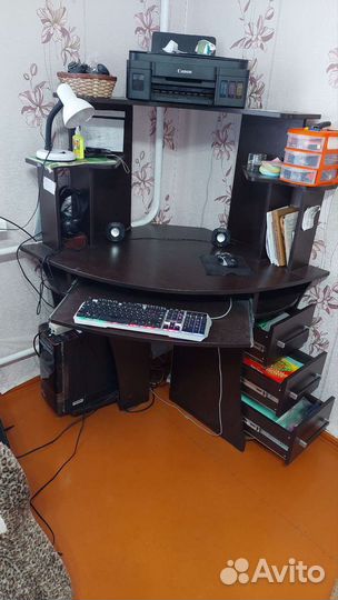 Компьютерный стол