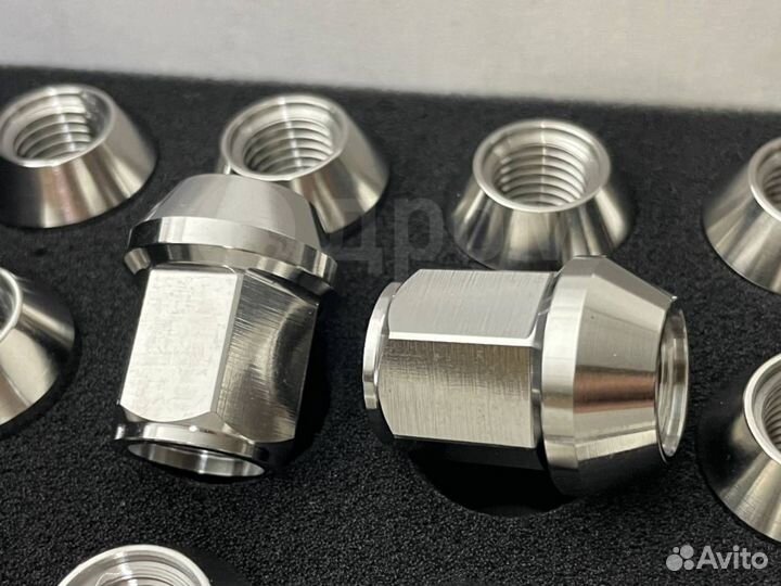 Титановые колесные гайки М12х1,5 (20 шт)