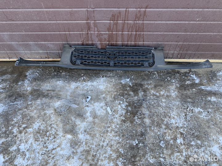 Toyota Rav 4 xa20 - Решетка радиатора