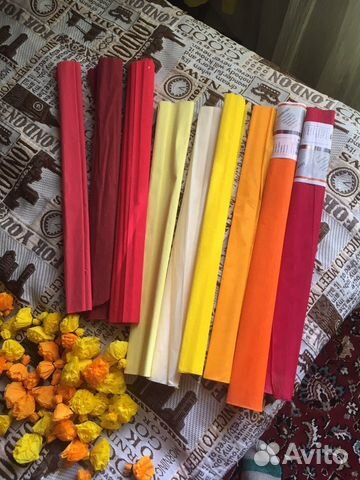 Девять рулонов цветной креповой гофре бумаги