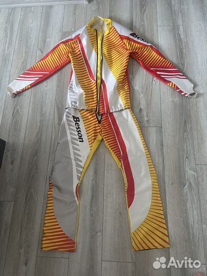 Спусковый горнолыжный костюм Besson