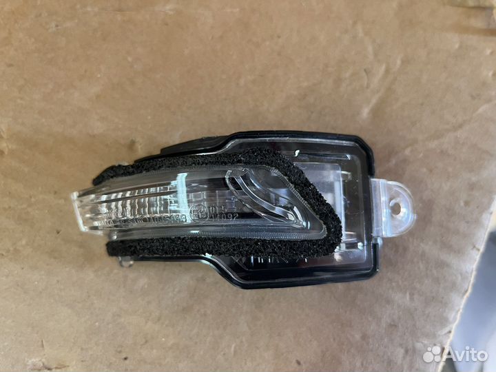 Правый повторитель поворота зеркала Lexus RX 4