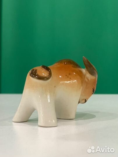 Статуэтка бычок