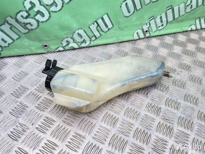 Бачок гур Mercedes-Benz S124 M102.982 1989