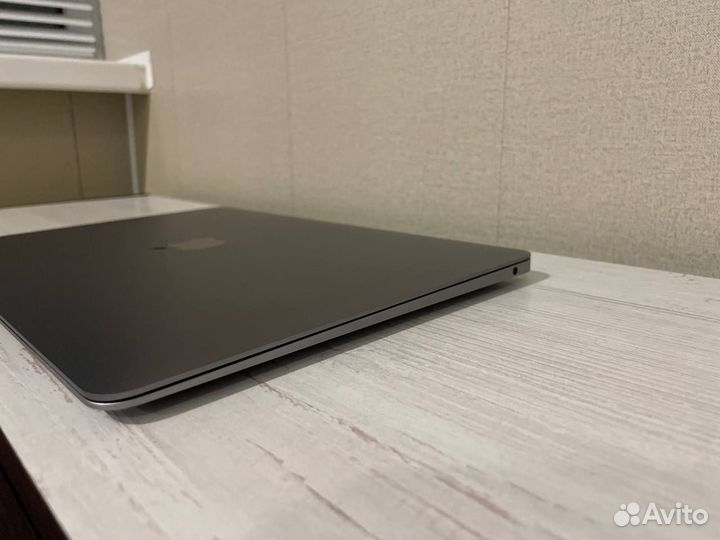 Macbook Air 13 2018 retina 256/8 + Новый АКБ