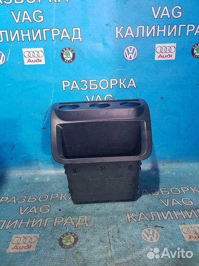 Фольксваген Гольф 5+.Центральный бордачек