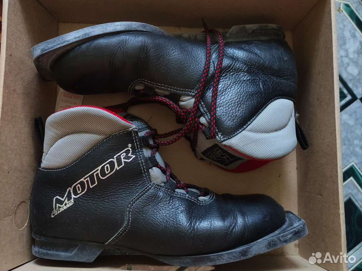 Лыжные ботинки классические