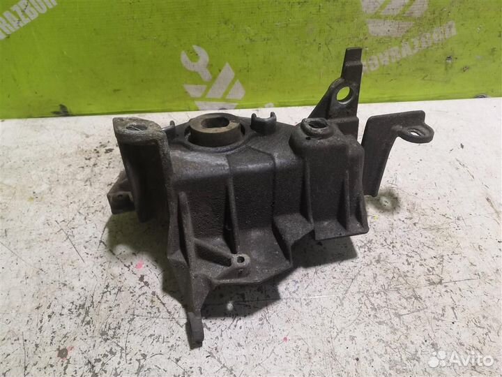 Кронштейн кпп Рено Клио 2 Симбол