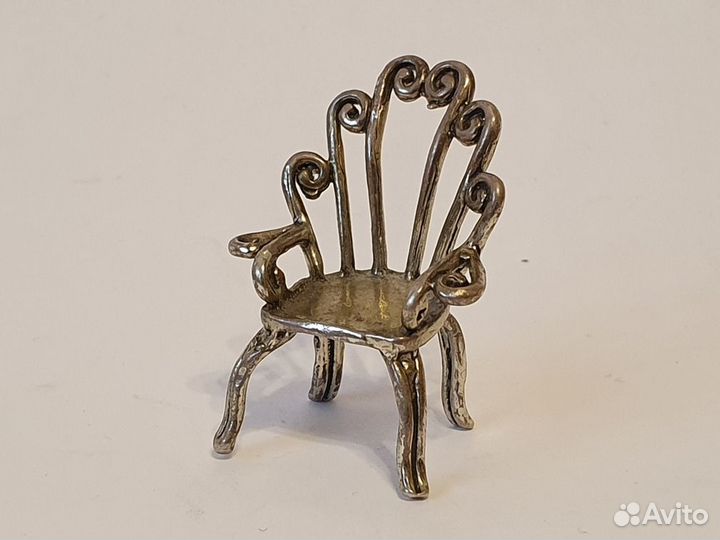 Статуэтка - миниатюра 