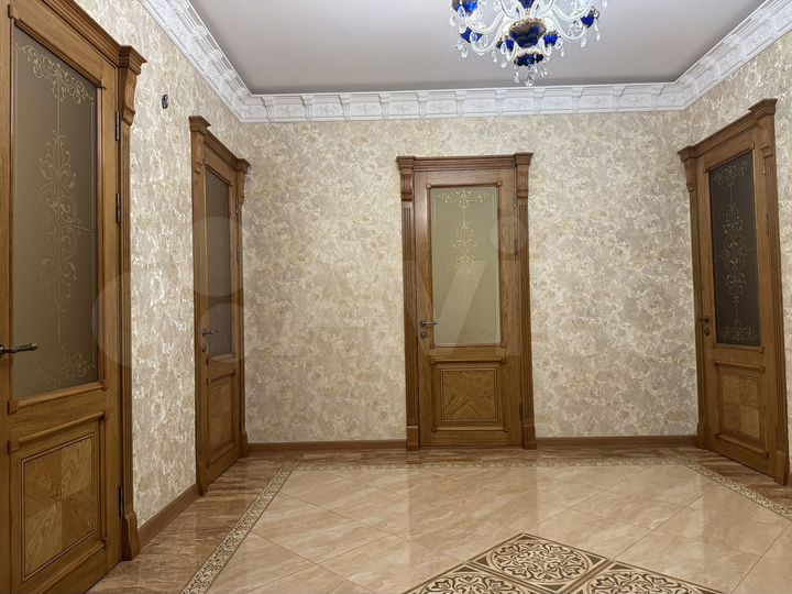 2-к. квартира, 90 м², 3/14 эт.