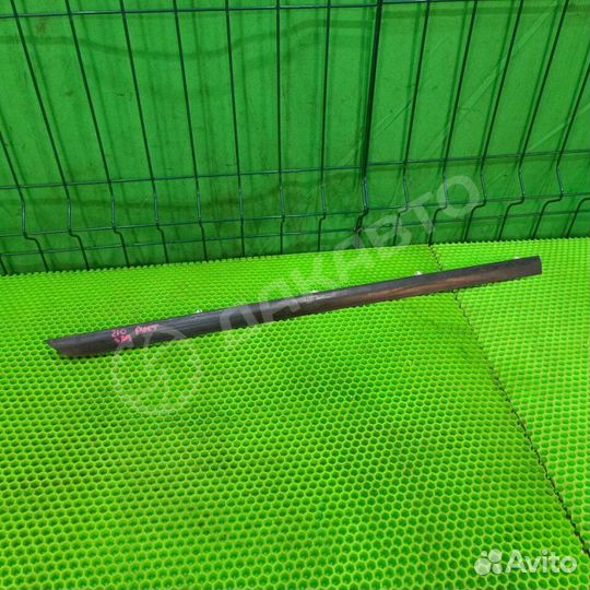 Молдинг двери задний правый Mercedes-Benz E W210