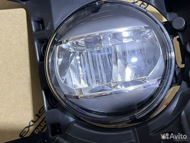 Противотуманка левая Lexus Rx 4