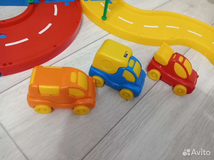 Парковка с машинками, лифтом