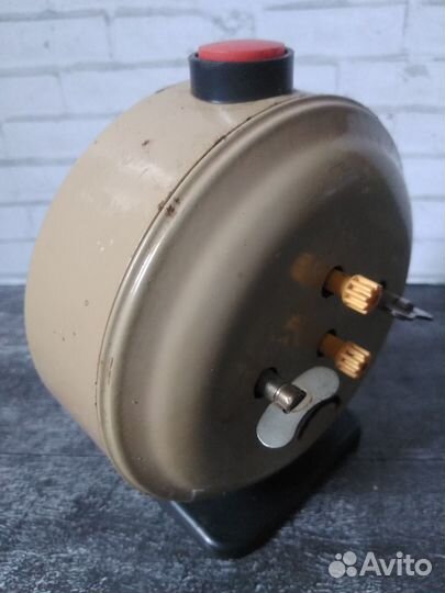 Часы будильник Янтарь СССР