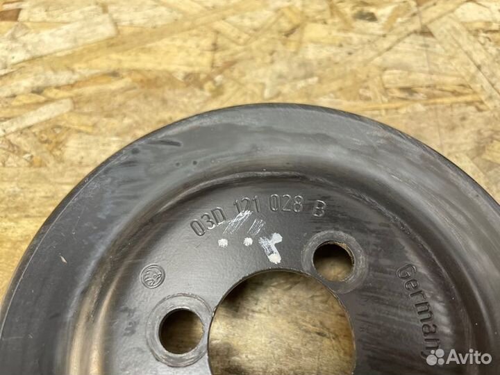 Шкив помпы Volkswagen Polo