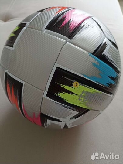 Футбольный мяч adidas uniforia