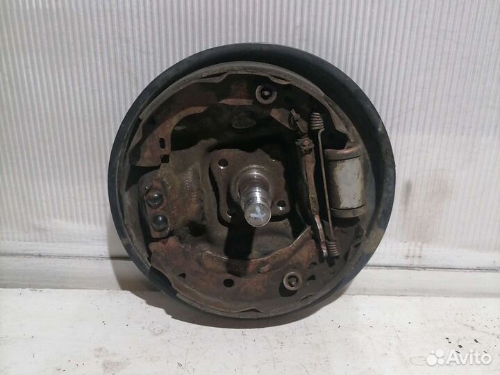 Колодки ручника левая сторона Renault Sandero 2