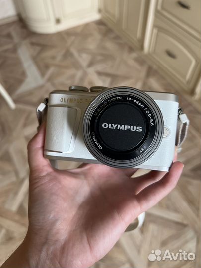 Фотоаппарат Olympus PEN E-PL8 (белый)