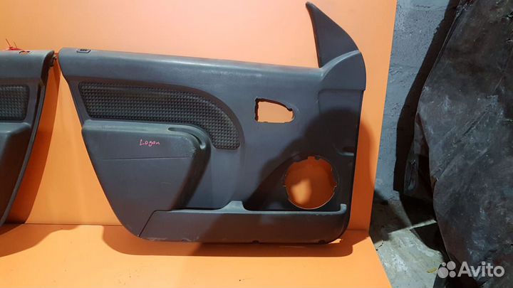 Обшивка передней левой двери на Renault Logan