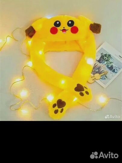 Шапка с двигающимися ушками зайчика светится