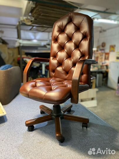 Офисное кресло в кабинет