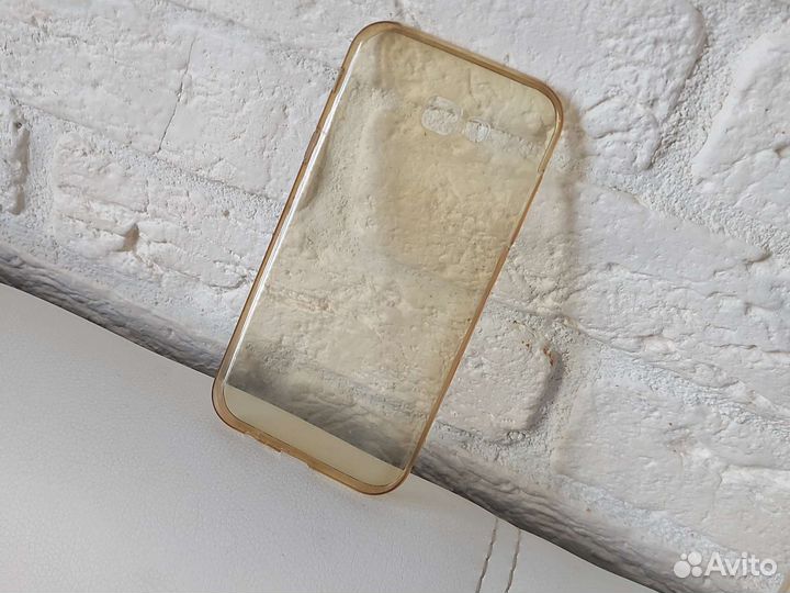 Чехол на телефон