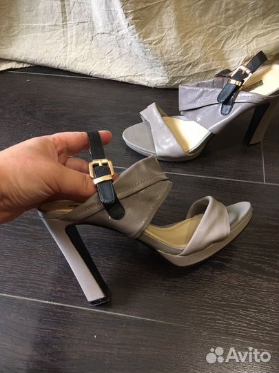 Босоножки кожаные Basconi