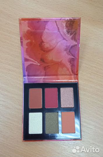 Палетка теней для век Avon