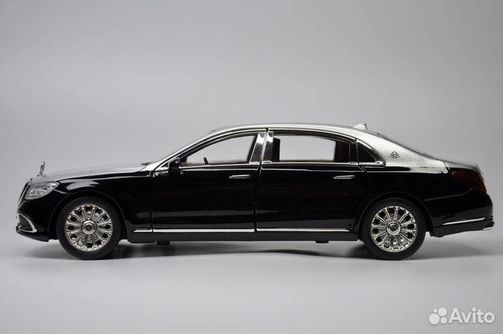 Модель авто Mercedes-Maybach S 600 (X222) 1:24 мет