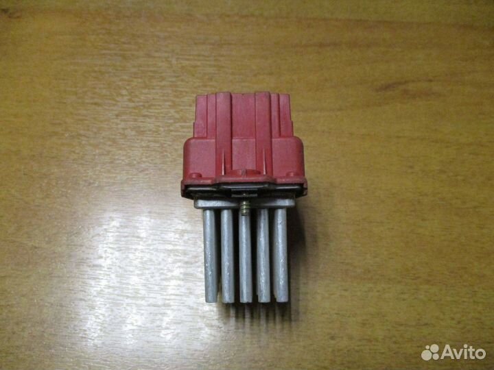 Резистор отопителя VW Golf 4 (1J)
