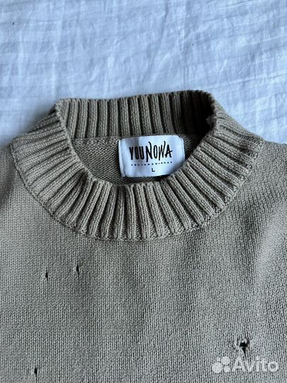 Рваный свитер