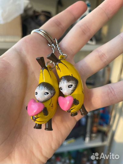 Брелок кот-банан с сердечком. Bananacat