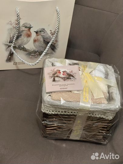 Полотенца в корзинке «Снегири»