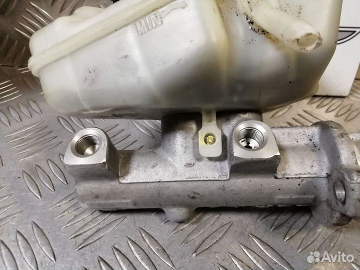 Главный тормозной цилиндр Ford Mondeo 3 2.0 2002г