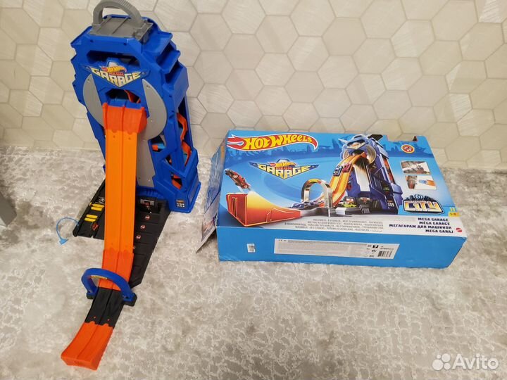 Деткские игрушки.Гараж от хот вилс