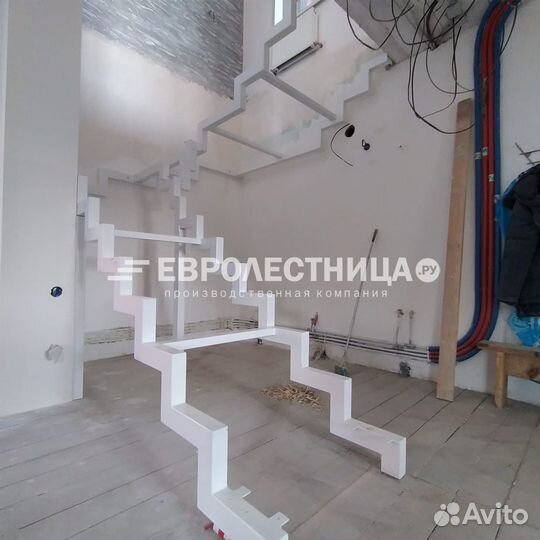 Лестница в дом металлическая