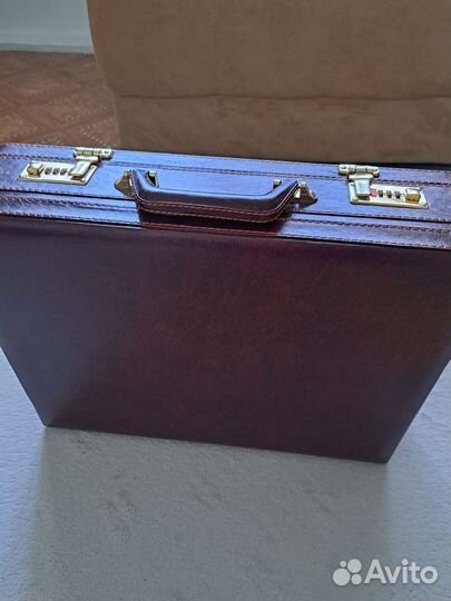 Кейс дипломат