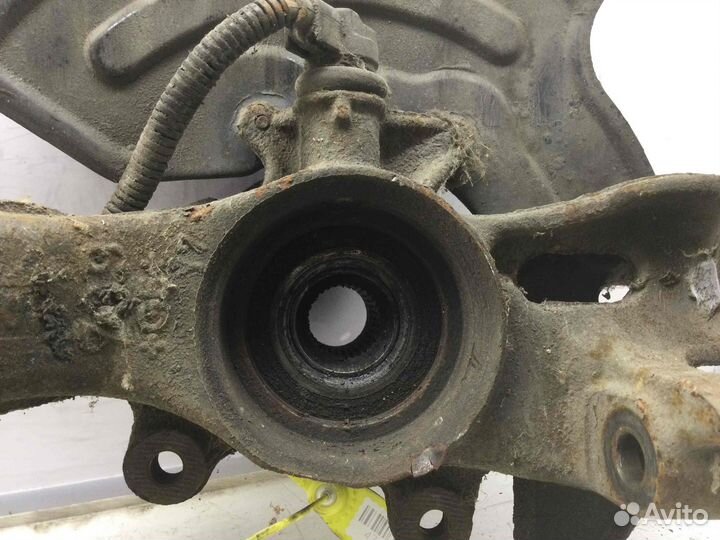 Ступица передняя левая Volkswagen Passat 8D0407257