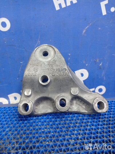 Кронштейн опоры двигателя Volkswagen Polo 5 седан