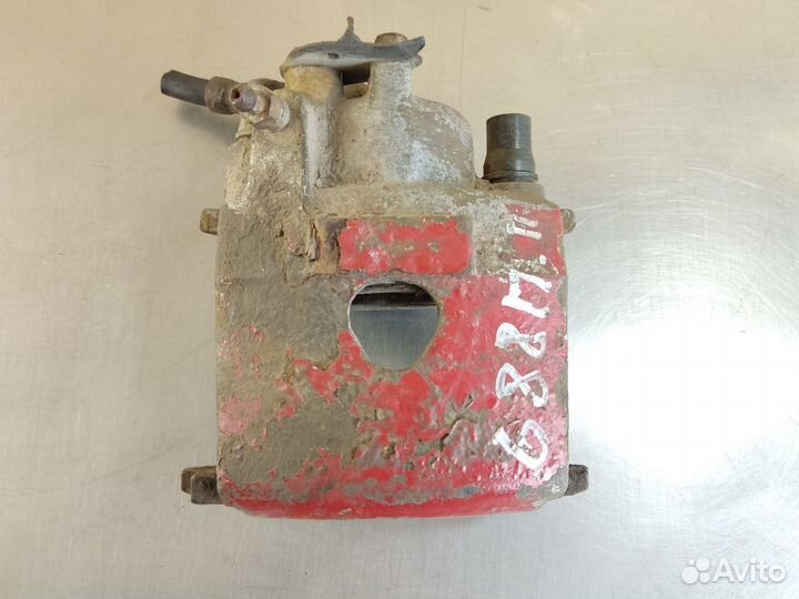 Суппорт передний правый Volkswagen Golf 3