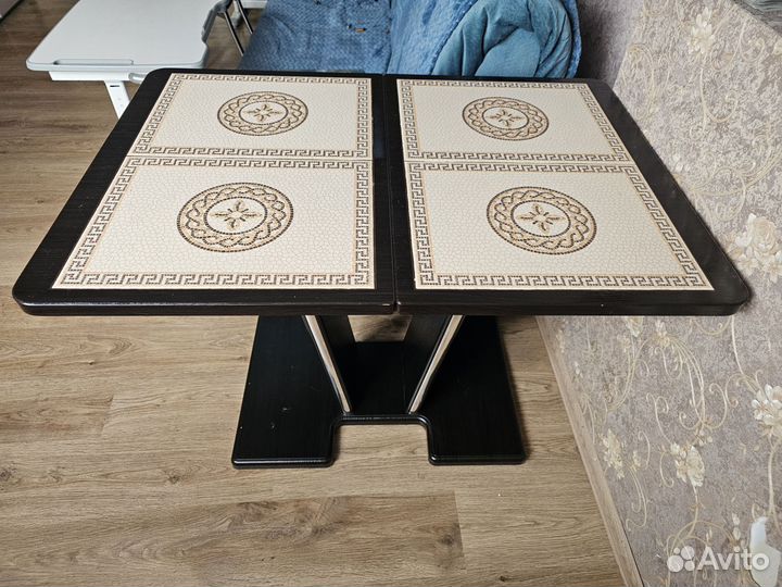 Кухонный стол